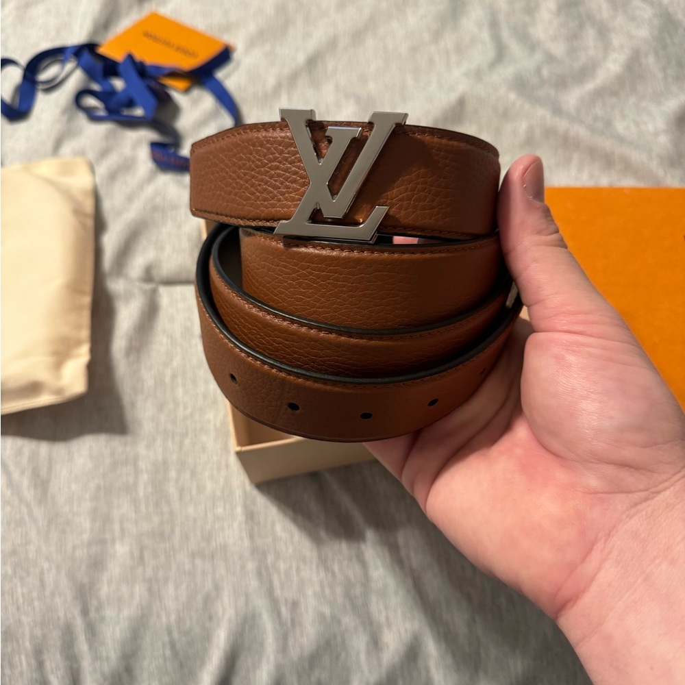 Luis Vuitton Men’s new style reversible belt